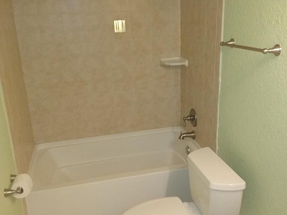 5th image of 51 NE 24th St APT 7