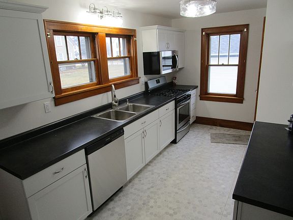 3rd image of 301 N Ottawa St