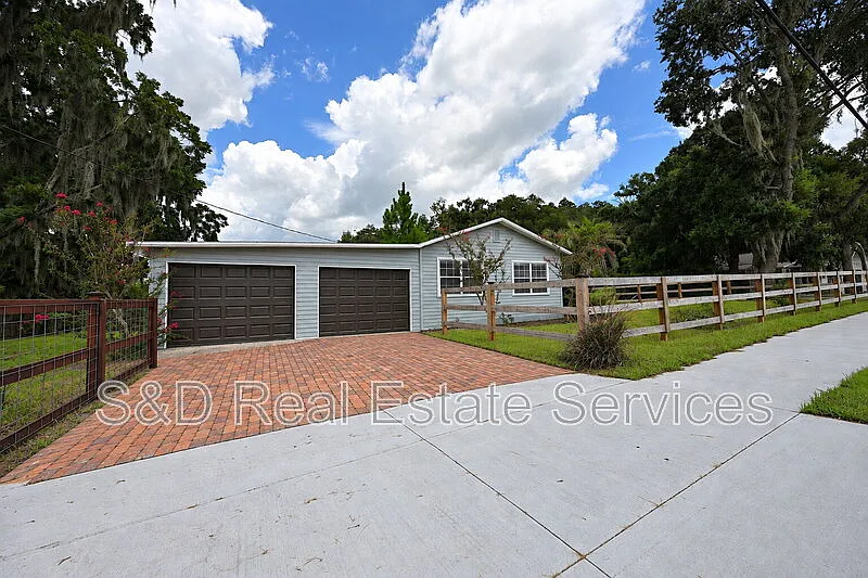 3 bed, 1.0 bath, 1240 sqft, $1,600 — Photo 3