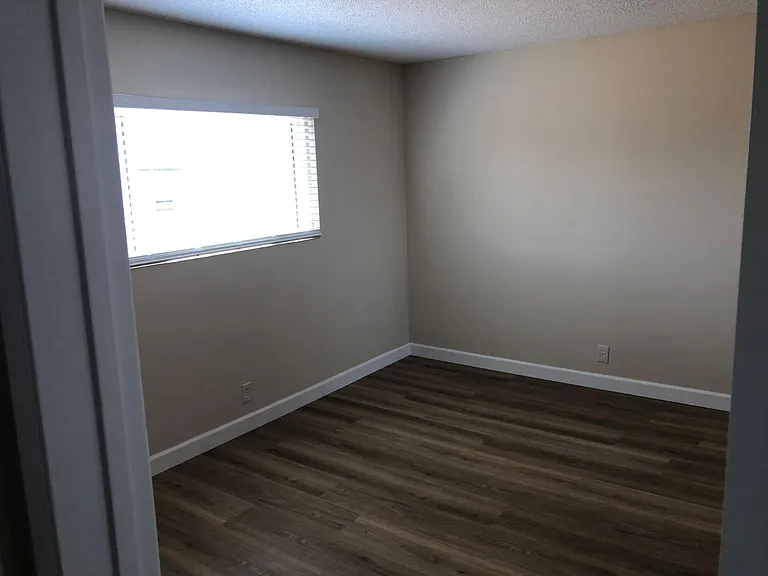 4383 W 137th St #D — Photo 14