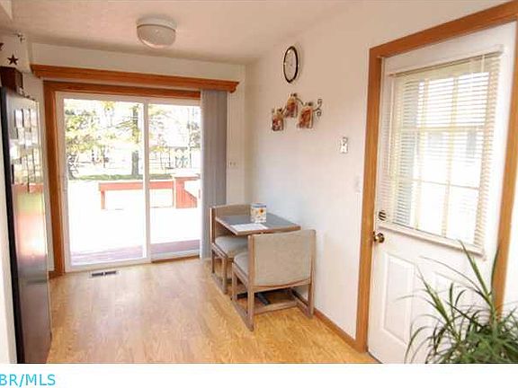 Dinette Overlooks Yard