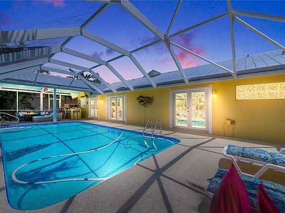 4th image of 1374 SW Seagull Way