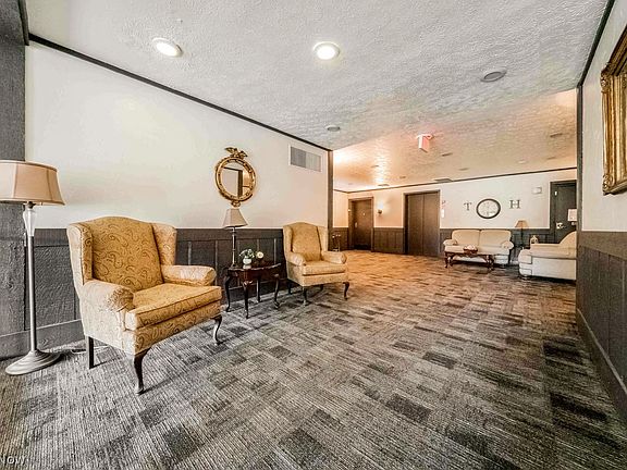 4th image of 4849 Grace Rd Unit 216