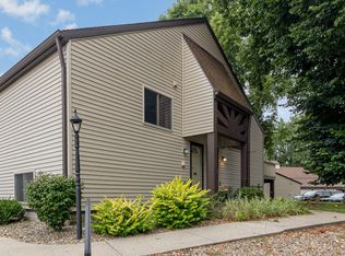 1196 Millpond Rd, Valparaiso, IN 46385