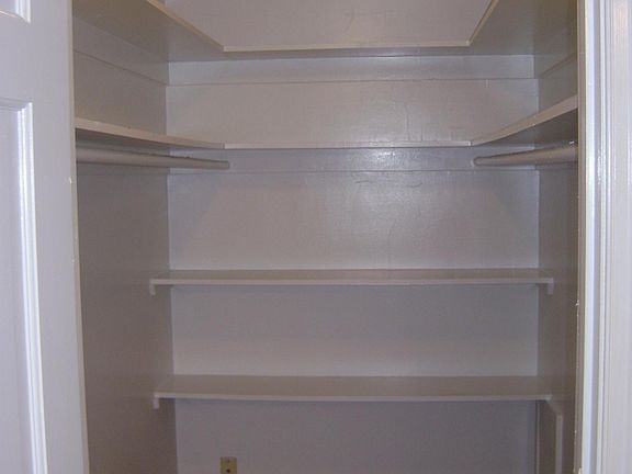 4th image of 15 E Custis Ave