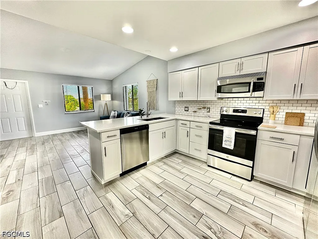 2 bed, 2.0 bath, 858 sqft, $1,700 — Photo 4
