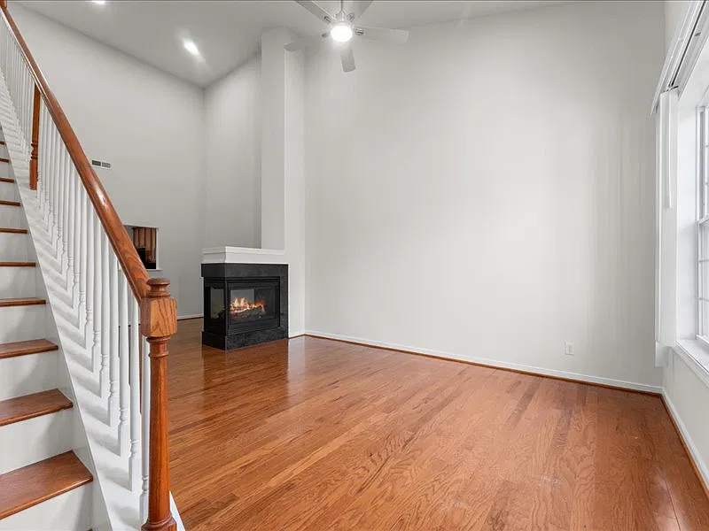 3 bed, 1644 sqft, $2,600 — Photo 2