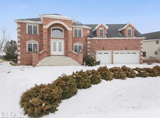 33 Stonebrook Ct, Bloomington, IL 61704