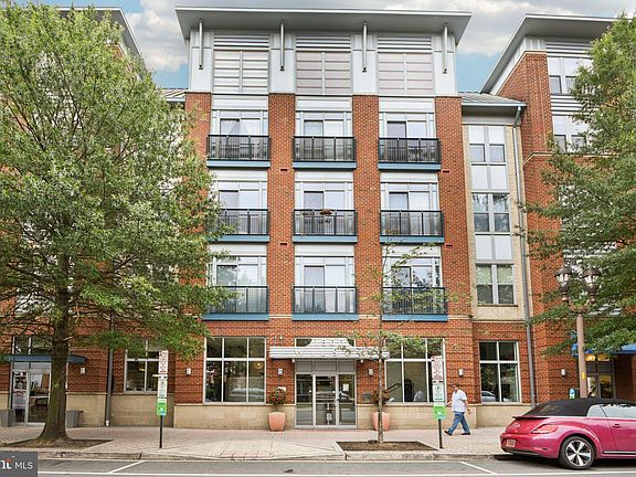 2nd image of 1800 Wilson Blvd Unit 206