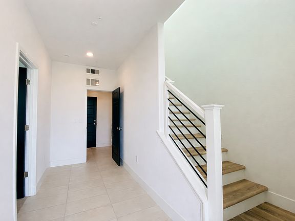5th image of 462 W Mahogany Ln