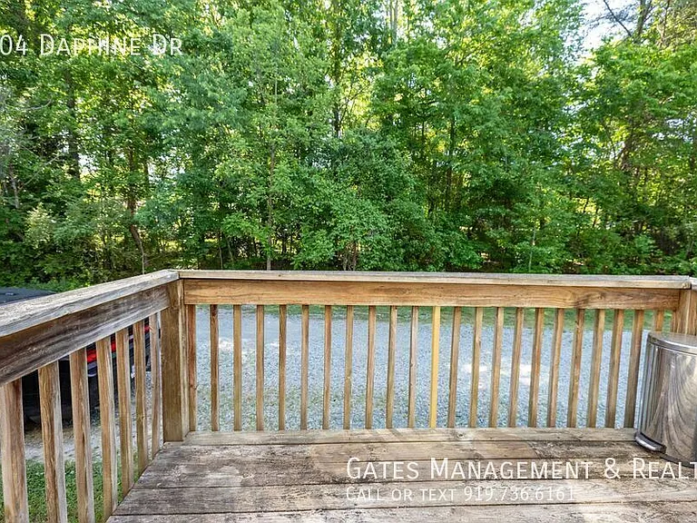 104 Daphine Dr — Photo 24