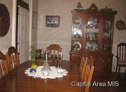 4th image of 400 Carlin St