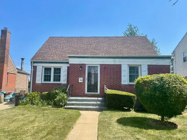 14 Park W, New Hyde Park, NY 11040