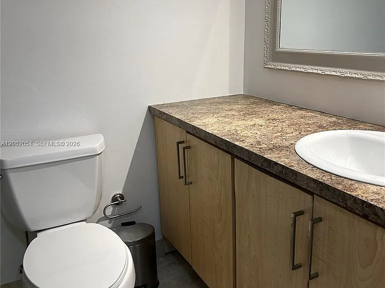7441 Wayne Ave #8R — Photo 11