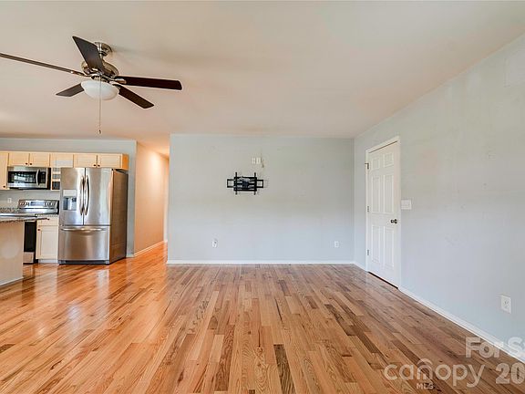 3rd image of 208 N Poston St