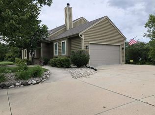 9208 S Thorncrest Ct, Franklin, WI 53132