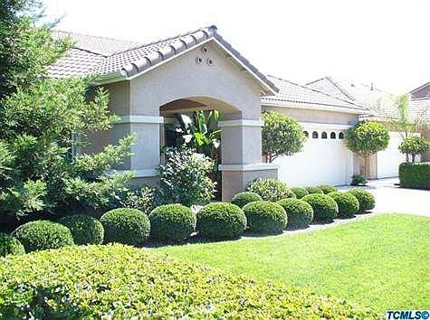 Beautiful front view of lawn.