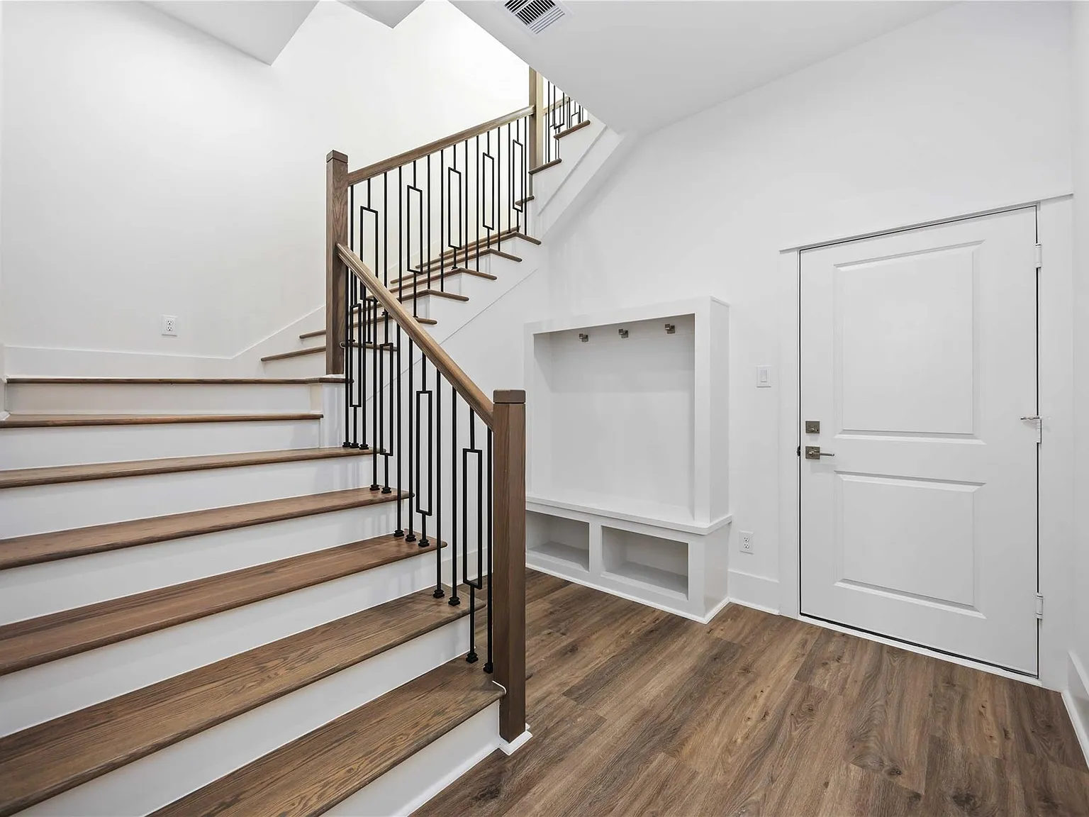 3 bed, 3.5 bath, 1935 sqft, $2,950 — Photo 4