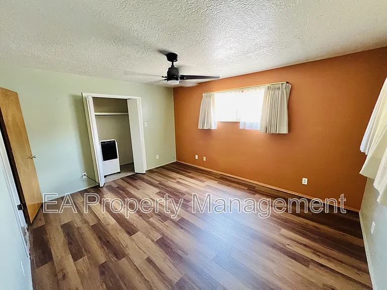 716 Dallas St NE — Photo 5