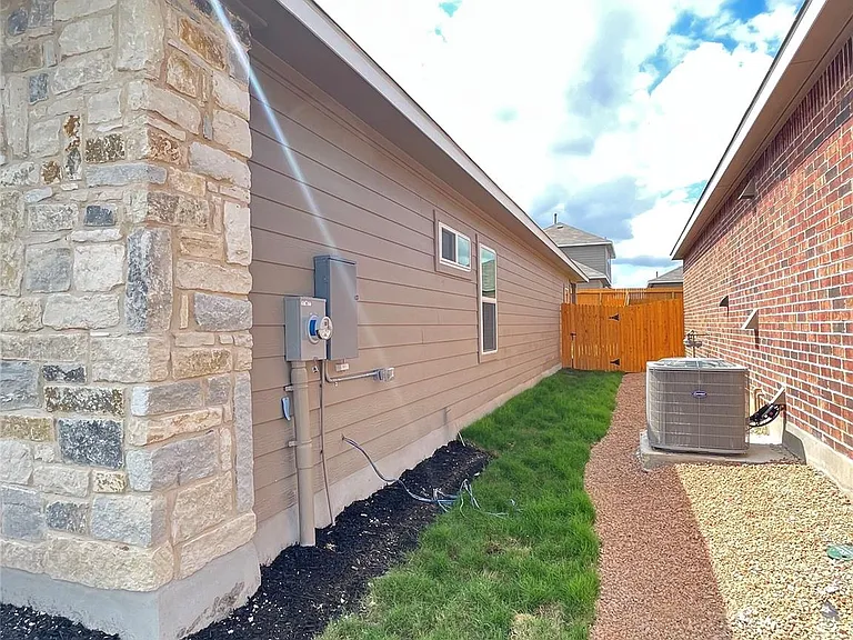 445 Blue Stem Rd — Photo 32