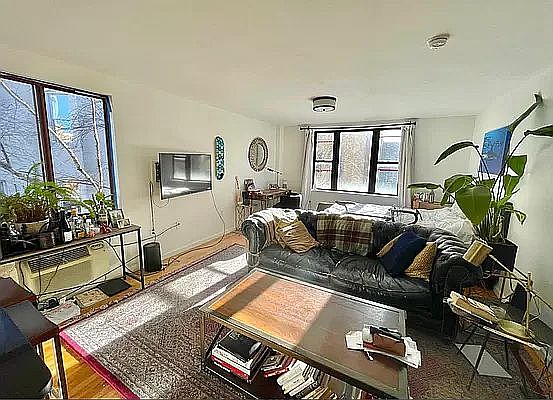 3rd image of 190 E 7th St APT 303