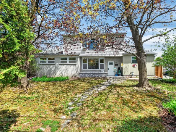 957 Blair Rd, Ottawa, ON K1J 7M9