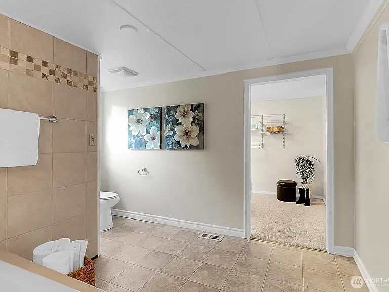 417 Avenue F — Photo 12
