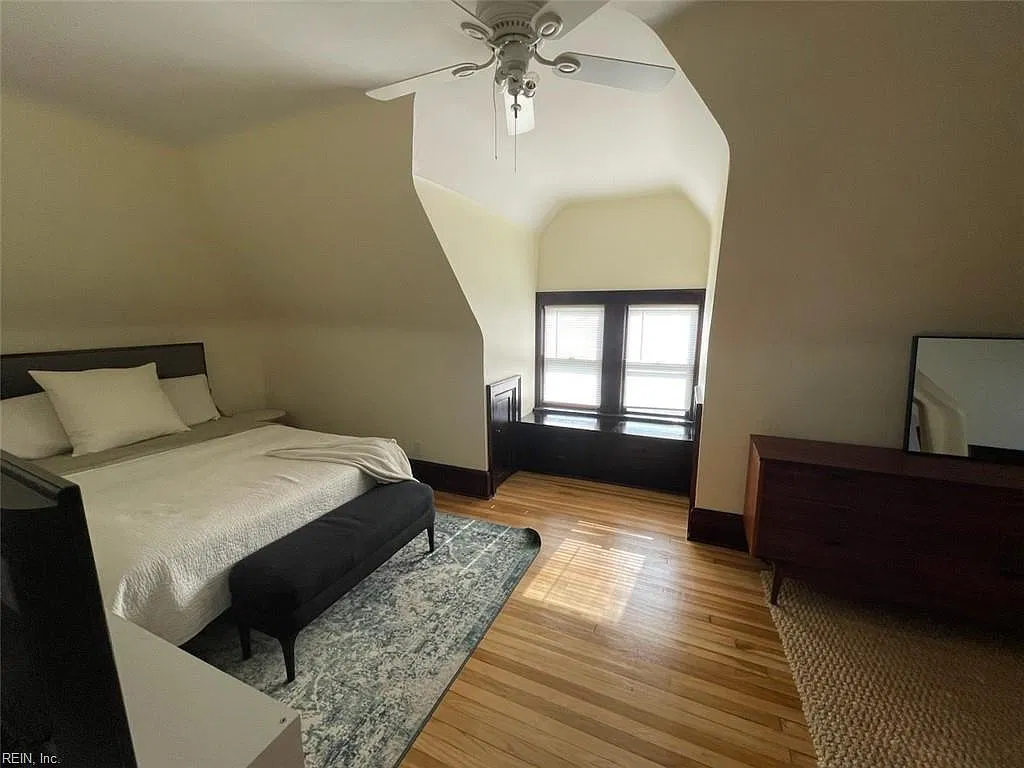 2 bed, 1.0 bath, 1196 sqft, $1,500 — Photo 4