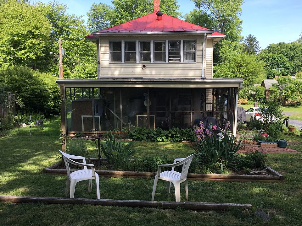 2nd image of 194 Garden St