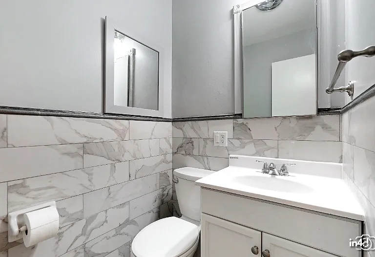 2000 W Arthur Ave #2NW — Photo 3
