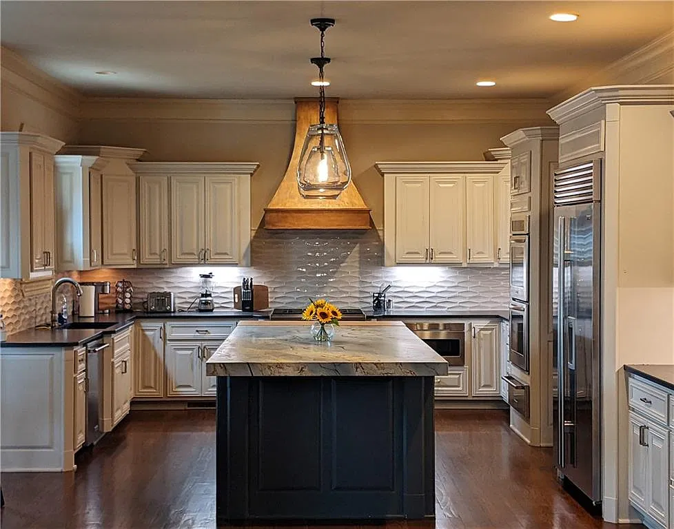 6 bed, 8.0 bath, 5278 sqft, $20,900 — Photo 4