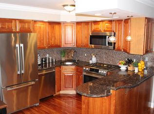 7 Moore St, Waltham, MA 02453