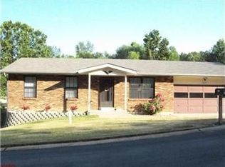 1647 Sparrow Point Ln, Fenton, MO 63026