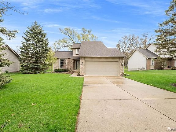 2nd image of 434 Pine Creek Dr