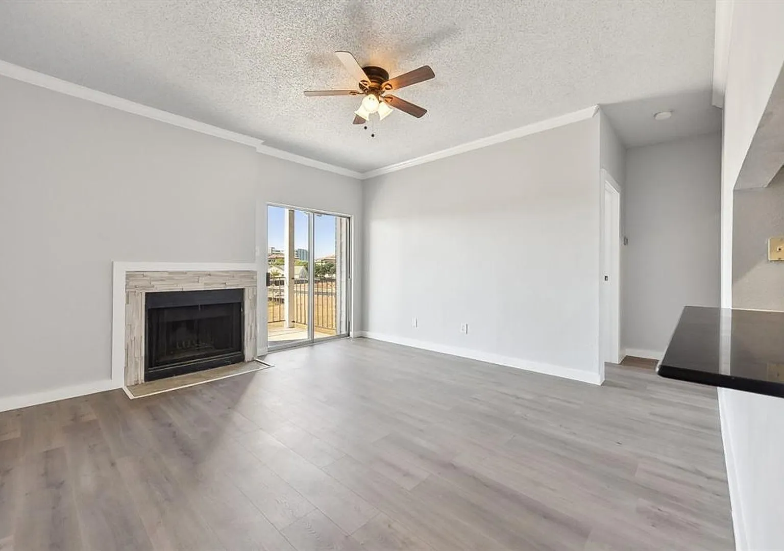 Edgecreek Condo for Lease close to the Domain — Photo 3
