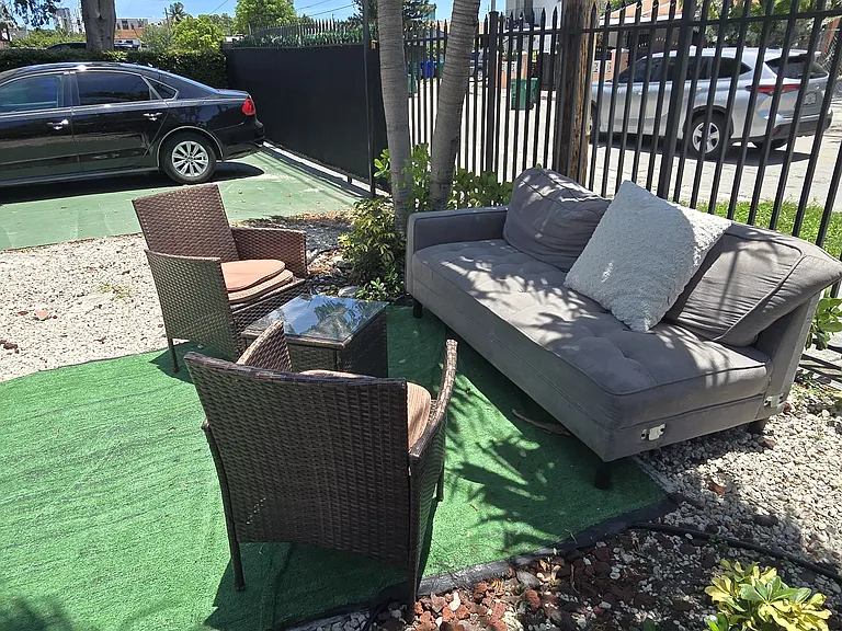 1084 NW 24th St — Photo 5