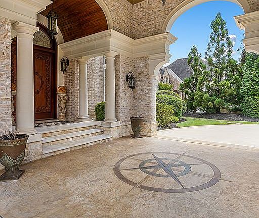 Porte cochere greets guests