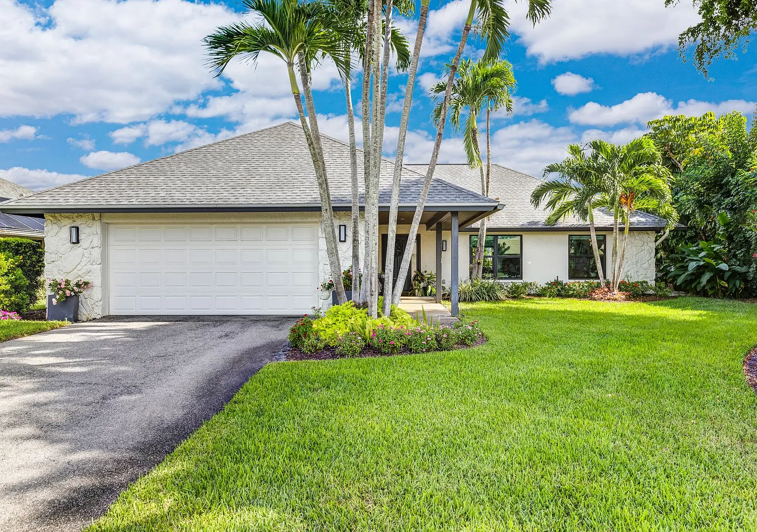 ** Kings Lake ** 3 Bed + Den / 2 Bath - Pool Home - Great Location! - Annual Rental — Photo 1
