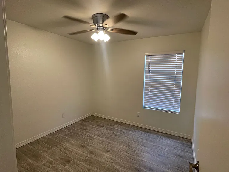 1113 W Sparrow Dr — Photo 6