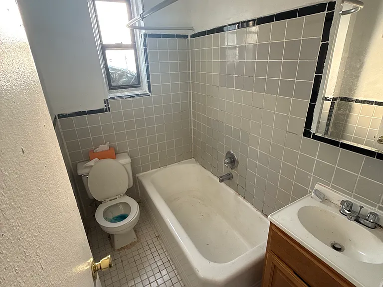 84th Dr — Photo 4