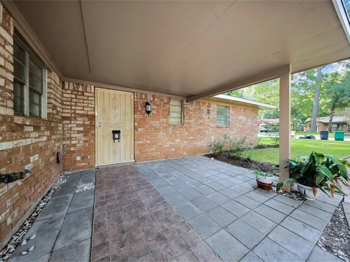 Building Photo - 10034 Westview Dr