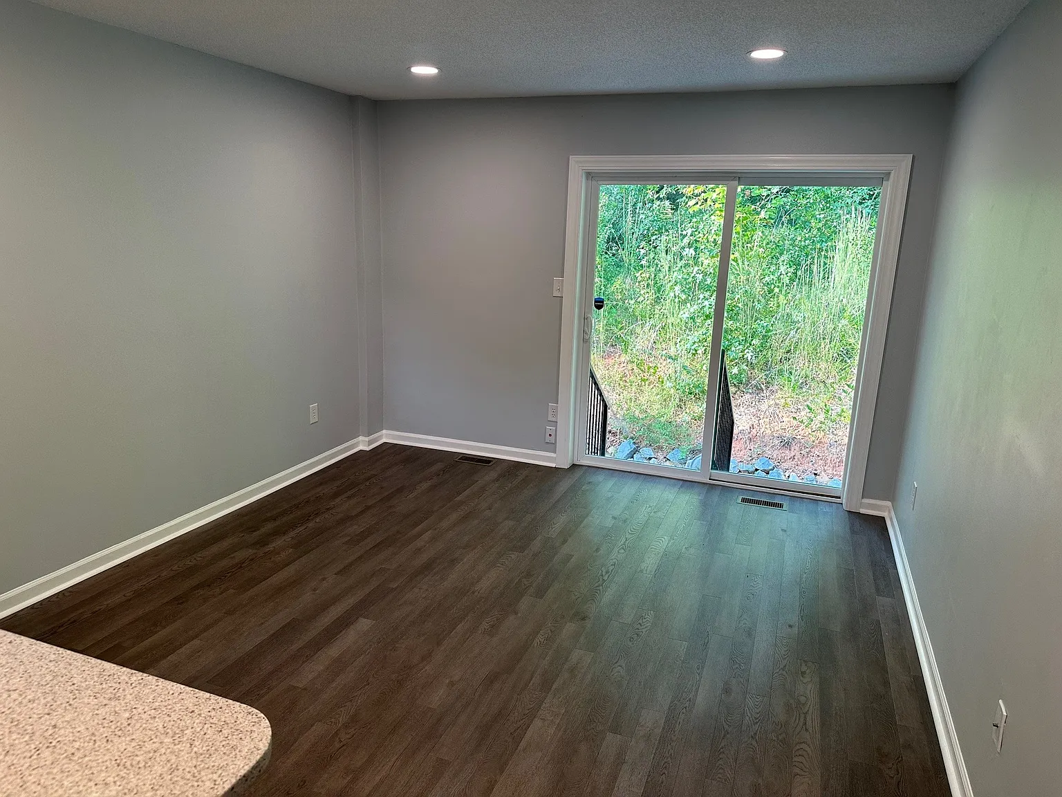1 bed, 650 sqft, $1,200 — Photo 4