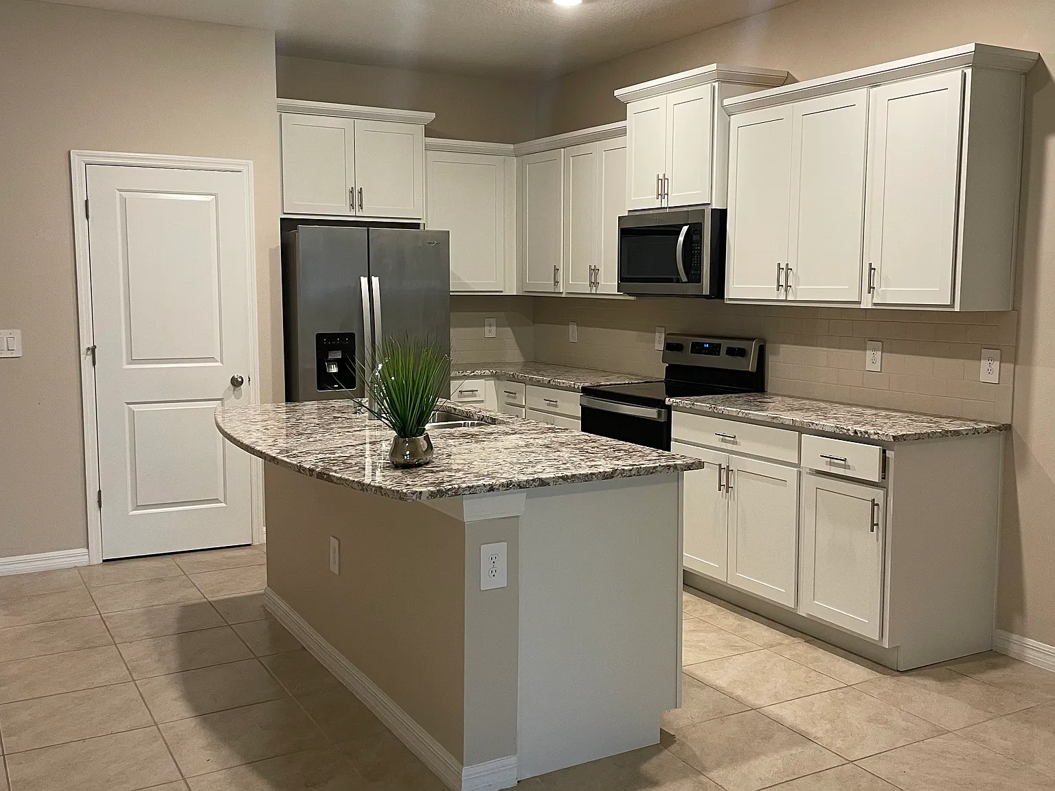 3 bed, 2.5 bath, 1670 sqft, $2,350 — Photo 3