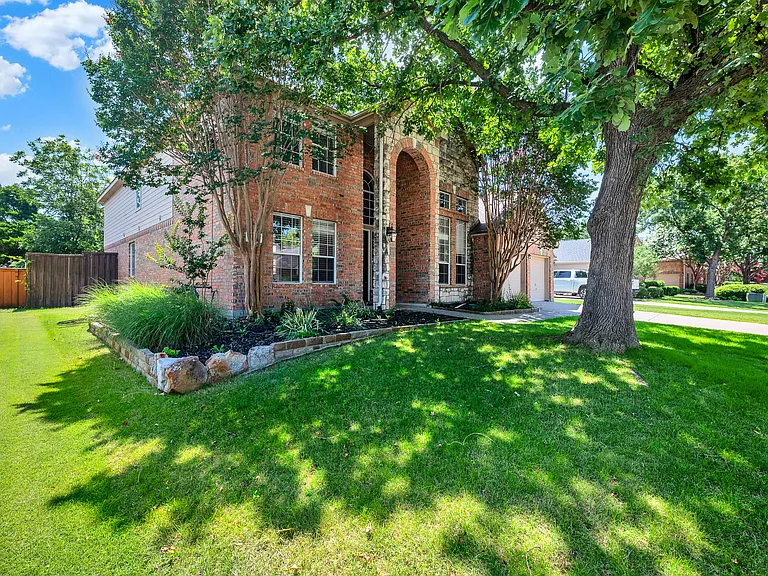 1413 Westmont Dr — Photo 3