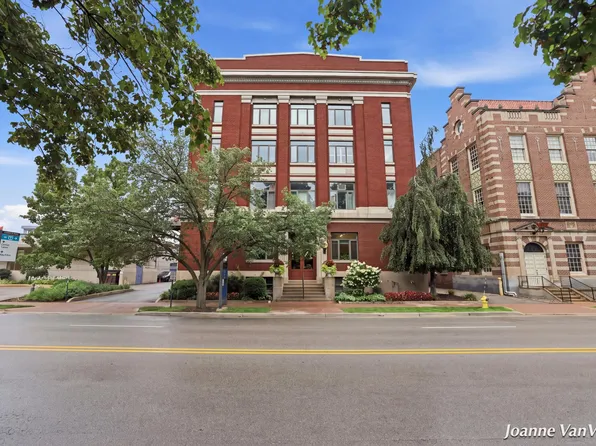 17 W 10th St Unit 470, Holland, MI 49423