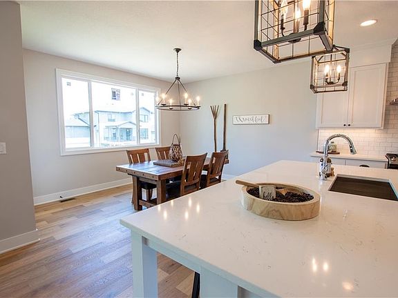 5th image of 10209 Thorne Dr