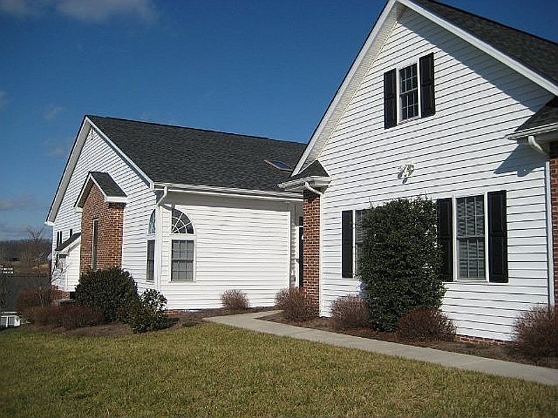 1st image of 391 Silver Oaks Dr