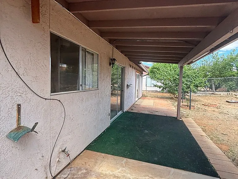 554 Hegge Dr — Photo 9