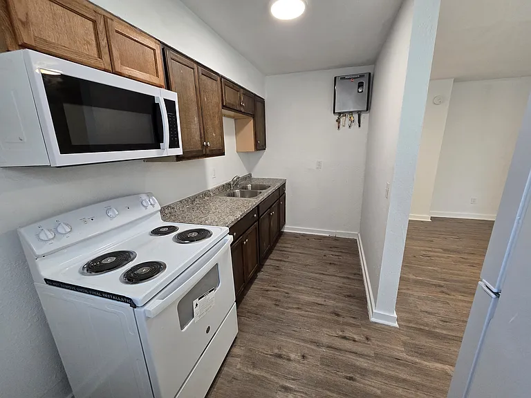 318 N 11th St #202 — Photo 6