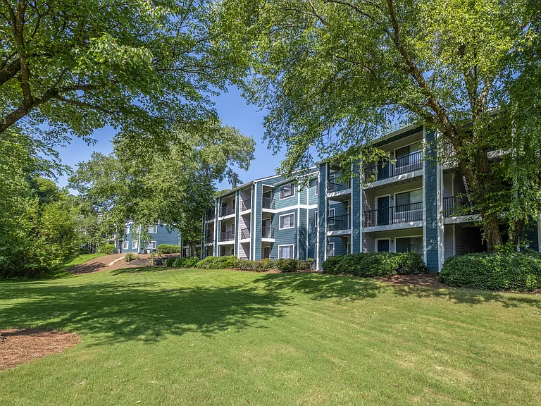 Pet-friendly 1 & 2 Bedroom Vinings Apartments